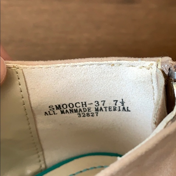 Shoes - Picture 2 of 3